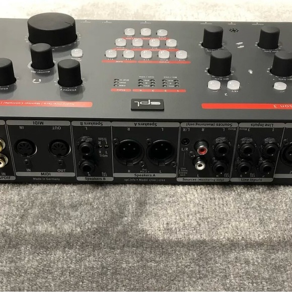 SPL Crimson Model 1700 V3 USB,
Matrix Monitor Controller, Talkback (black) - Picture 3 of 3